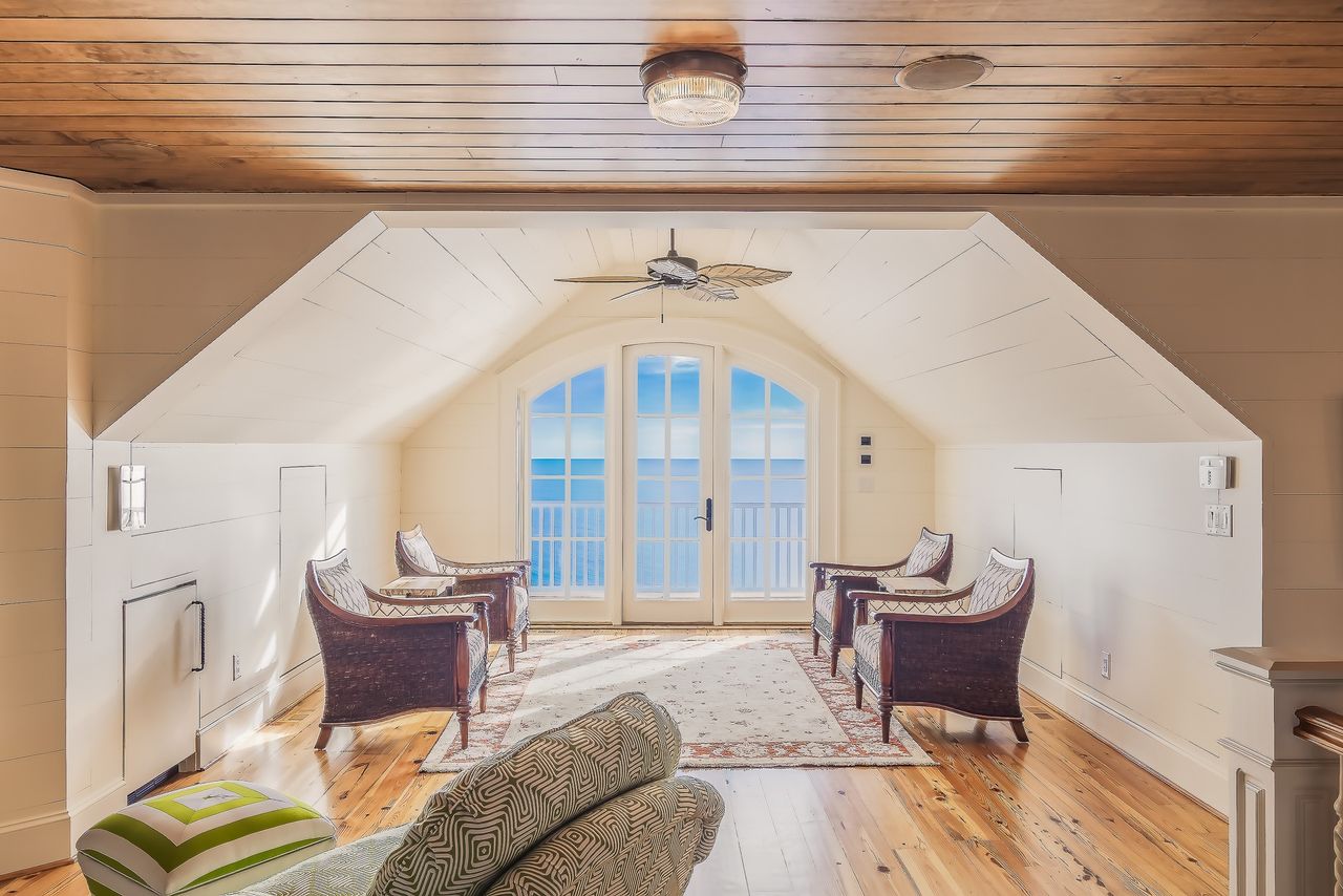ours-journey Bright and luxurious loft overlooking the ocean, featuring modern furniture and design.